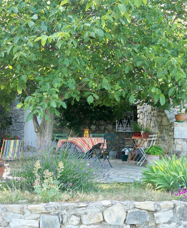 Chez Bacchus Bed and Breakfast Gras Buitenkant foto